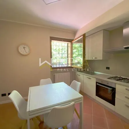 4 Apartment *