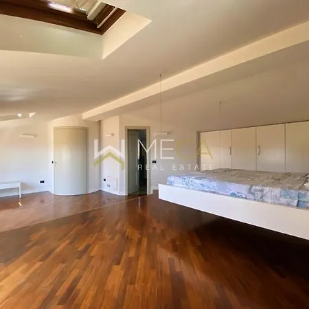 4 Apartment *