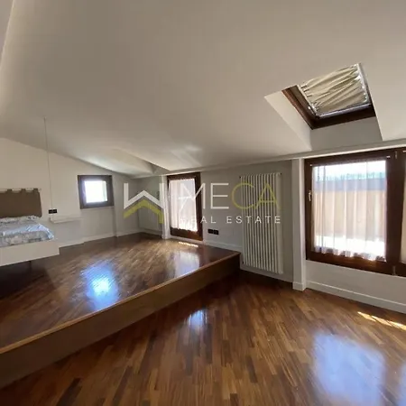 4 Apartment *
