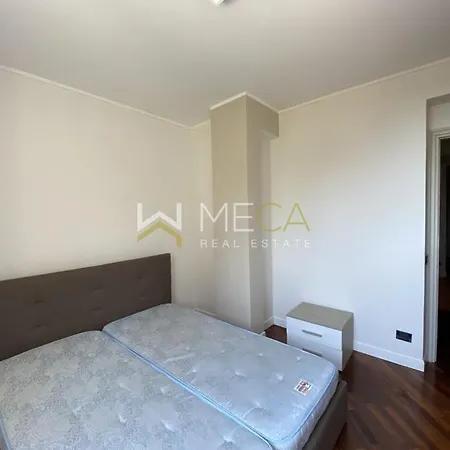 4 Apartment *